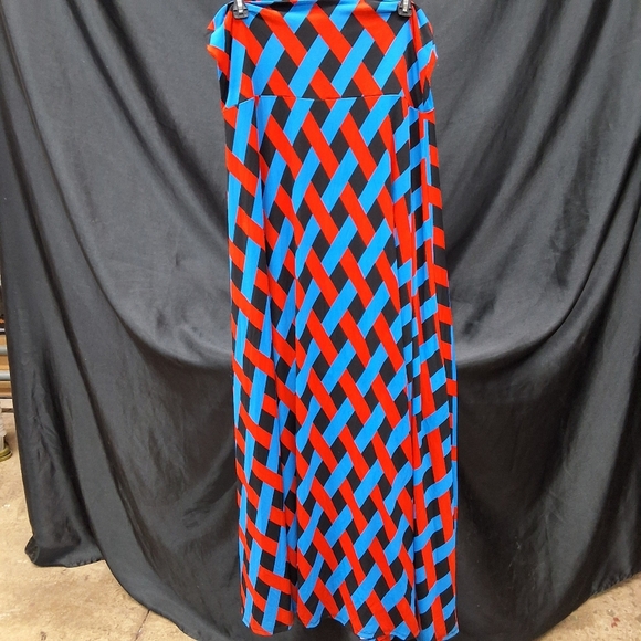 Vibrant Red and Blue Geometric Skirt - Picture 6 of 15